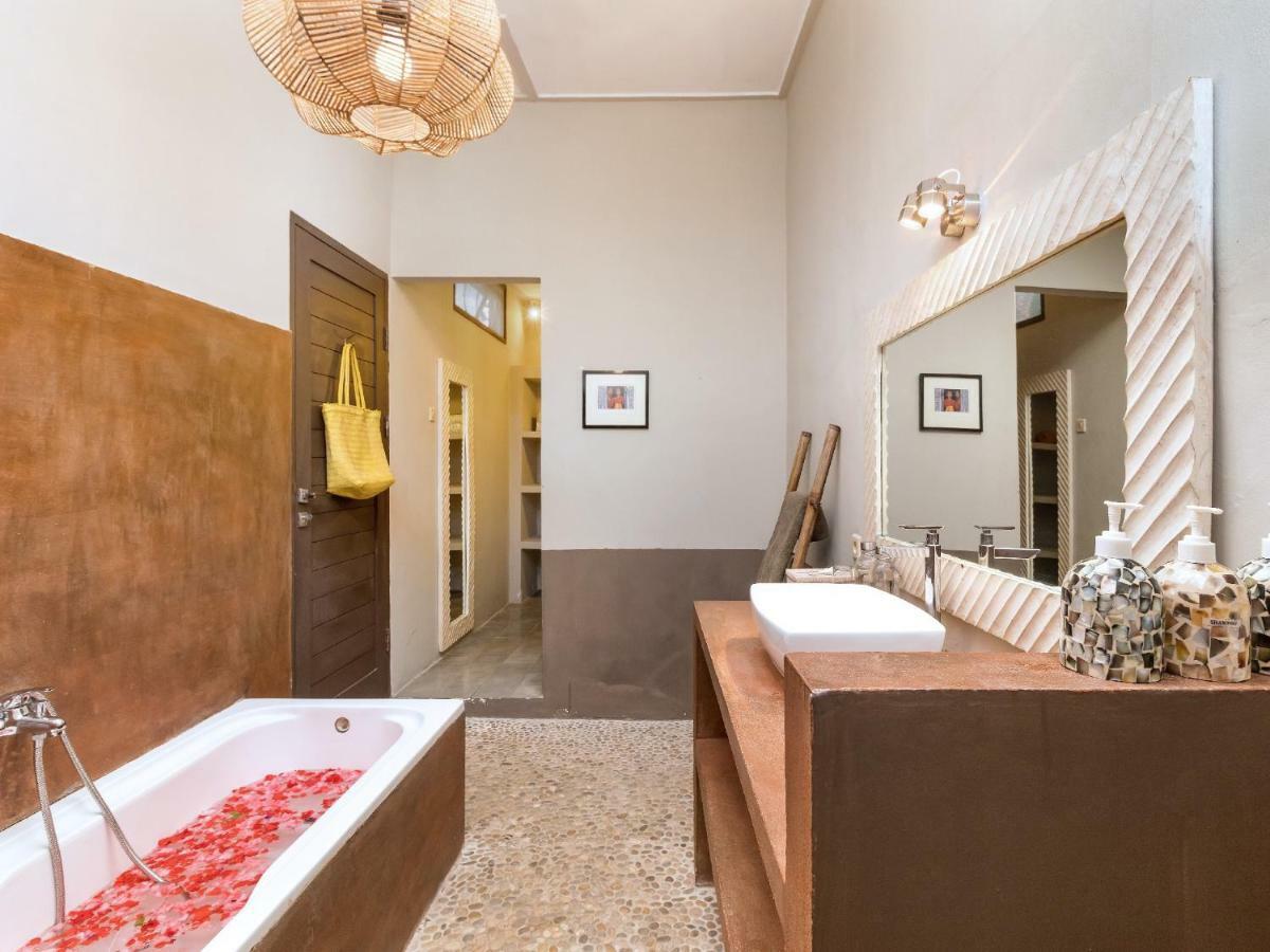 Villa Chamade Seminyak Buitenkant foto