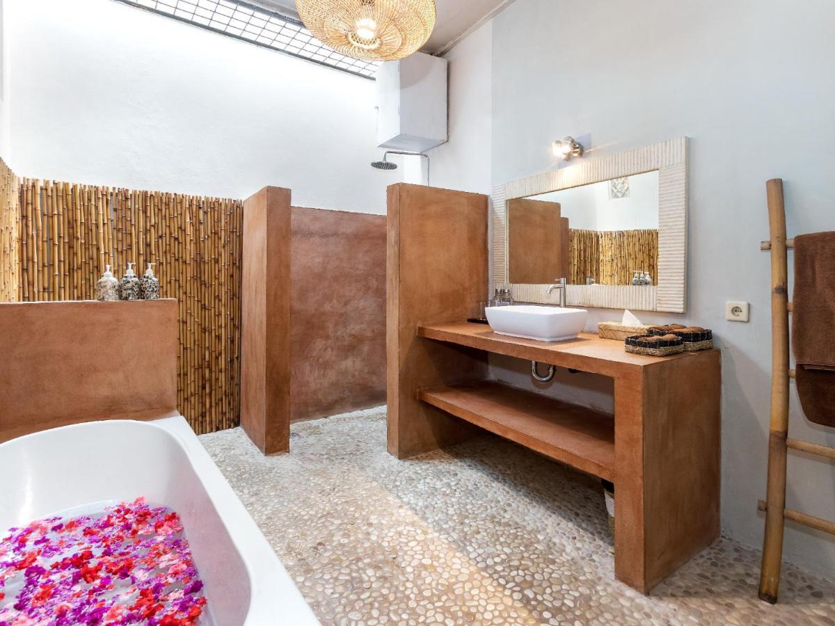 Villa Chamade Seminyak Buitenkant foto